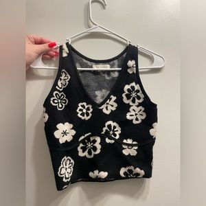soft black and white flower cropped tank size small